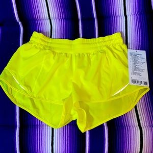Lululemon Hotty Hot Low-Rise Lined Short 2.5”